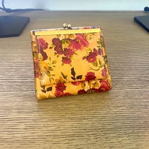 Patricia Nash Reiti bifold wallet - antique rose
